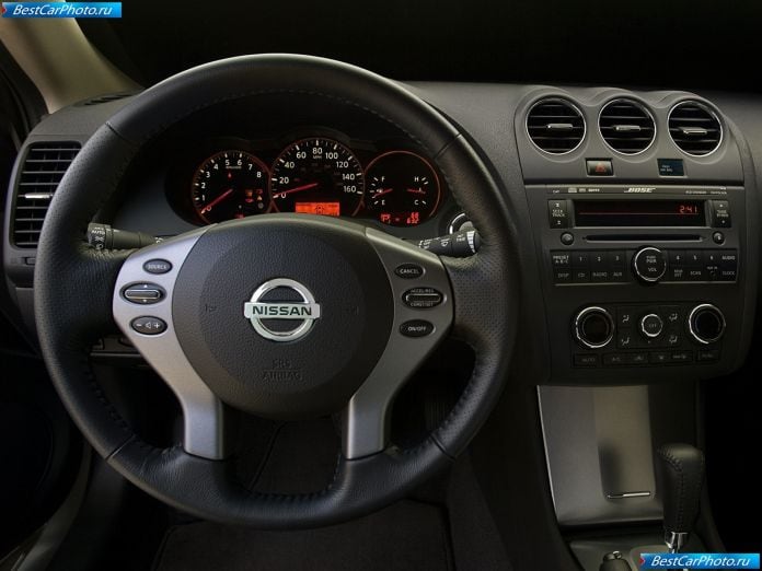 2008 Nissan Altima Coupe - фотография 8 из 17