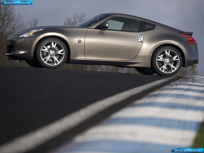 2009 Nissan 370z - фотография 34 из 99