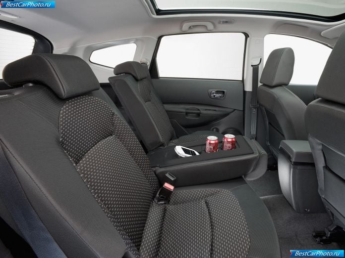 2009 Nissan Qashqai+2 - фотография 24 из 30