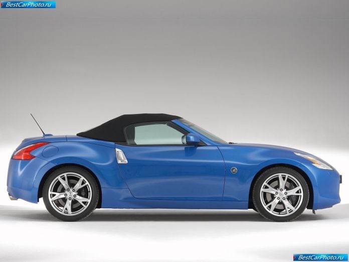 2010 Nissan 370z Roadster - фотография 28 из 92 2010 Nissan 370z Roadster - фотография 28 из 92