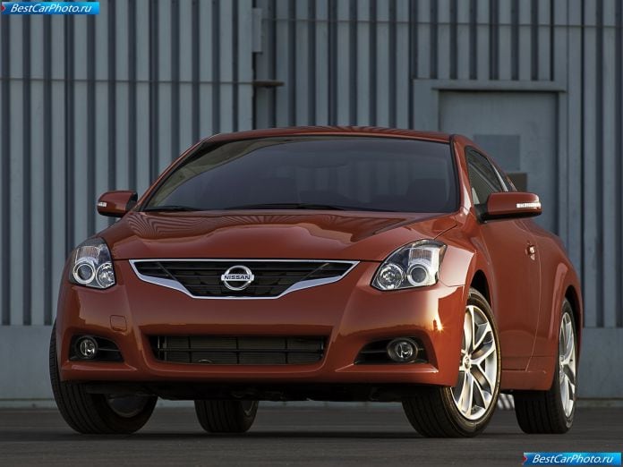 2010 Nissan Altima Coupe - фотография 1 из 23