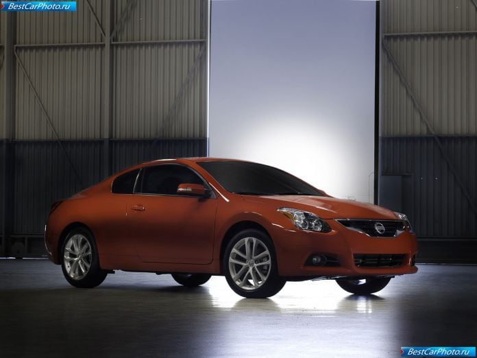 2010 Nissan Altima Coupe - фотография 3 из 23