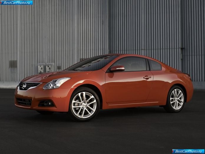 2010 Nissan Altima Coupe - фотография 4 из 23