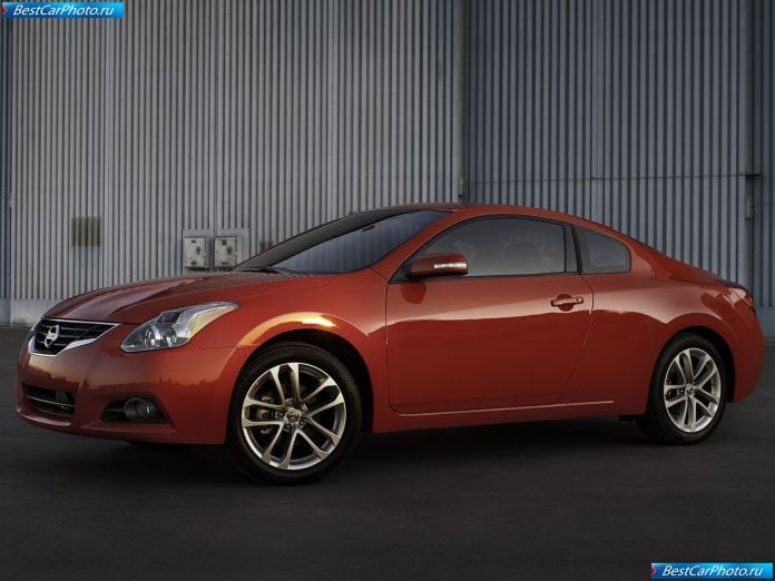 2010 Nissan Altima Coupe - фотография 5 из 23