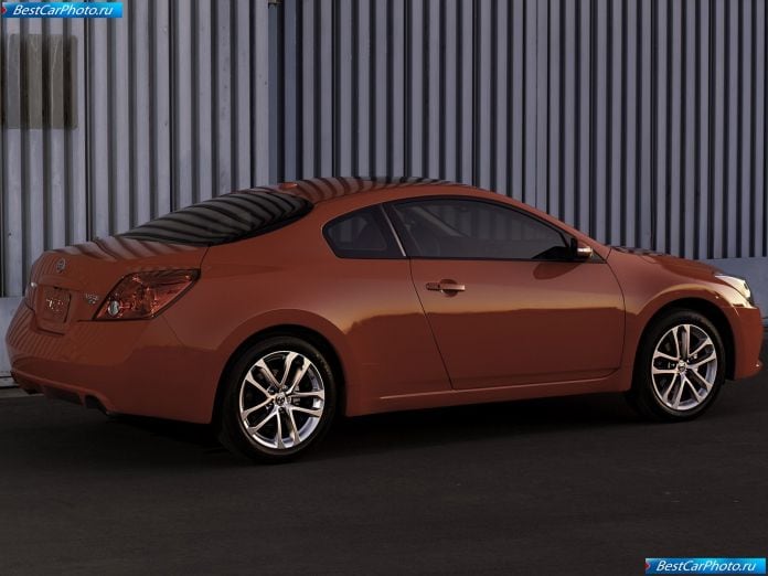 2010 Nissan Altima Coupe - фотография 8 из 23