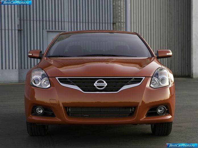 2010 Nissan Altima Coupe - фотография 10 из 23 2010 Nissan Altima Coupe - фотография 10 из 23