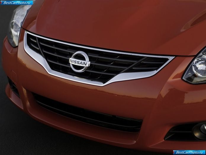 2010 Nissan Altima Coupe - фотография 15 из 23
