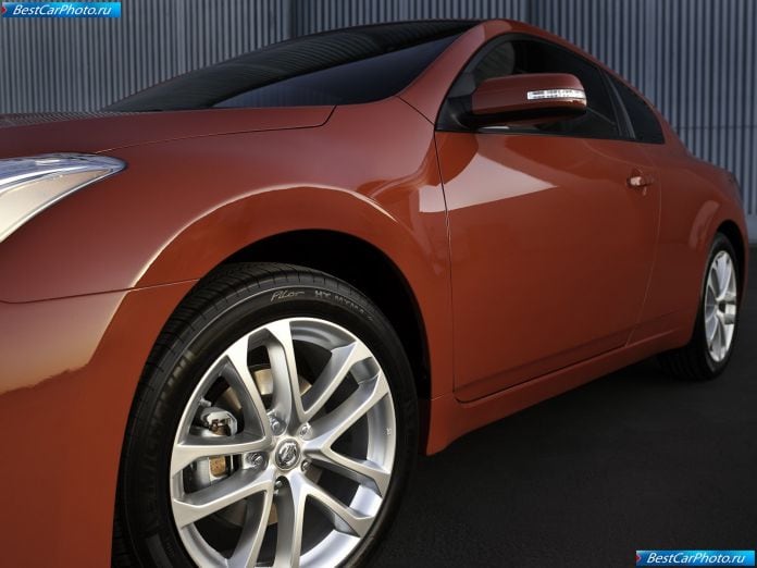 2010 Nissan Altima Coupe - фотография 17 из 23 2010 Nissan Altima Coupe - фотография 17 из 23