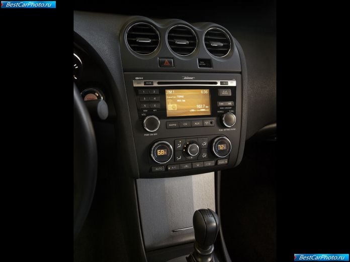 2010 Nissan Altima Coupe - фотография 22 из 23