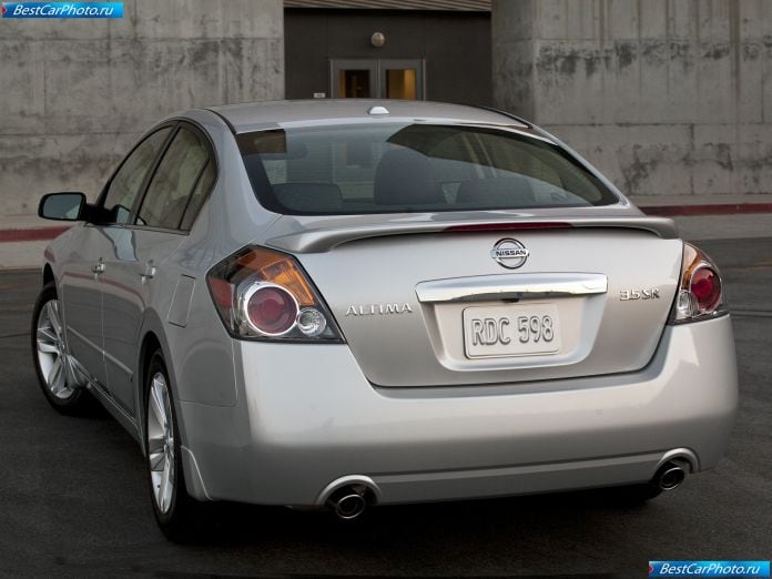 2010 Nissan Altima Sedan - фотография 9 из 50