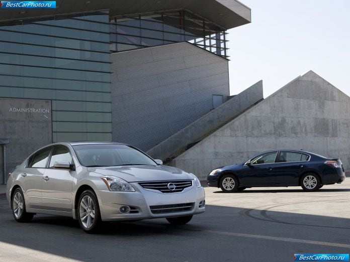 2010 Nissan Altima Sedan - фотография 15 из 50