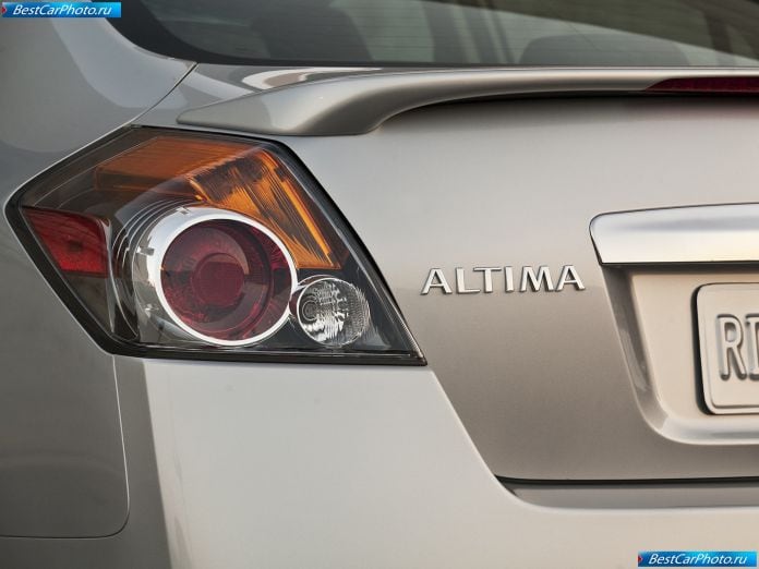 2010 Nissan Altima Sedan - фотография 31 из 50