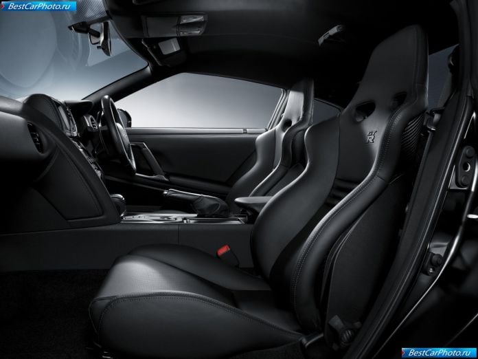 2010 Nissan Gt-r Specv - фотография 10 из 38 2010 Nissan Gt-r Specv - фотография 10 из 38