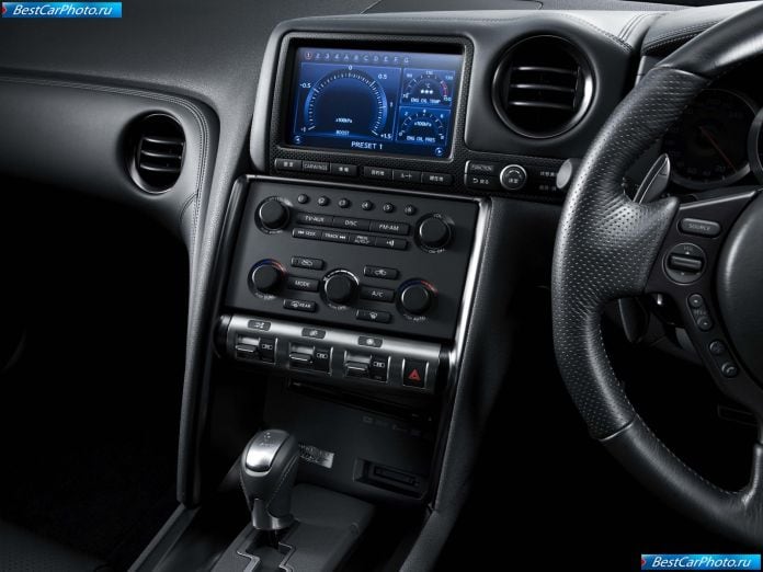 2010 Nissan Gt-r Specv - фотография 11 из 38 2010 Nissan Gt-r Specv - фотография 11 из 38