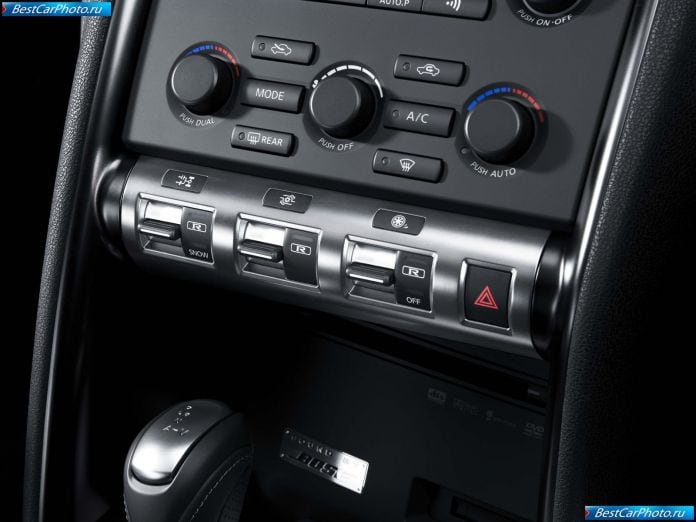 2010 Nissan Gt-r Specv - фотография 14 из 38 2010 Nissan Gt-r Specv - фотография 14 из 38