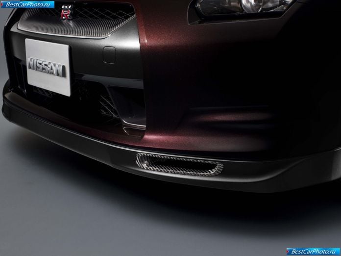 2010 Nissan Gt-r Specv - фотография 18 из 38 2010 Nissan Gt-r Specv - фотография 18 из 38