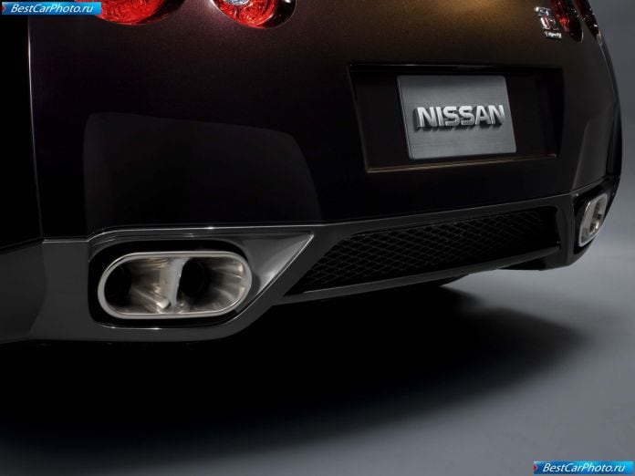 2010 Nissan Gt-r Specv - фотография 20 из 38 2010 Nissan Gt-r Specv - фотография 20 из 38