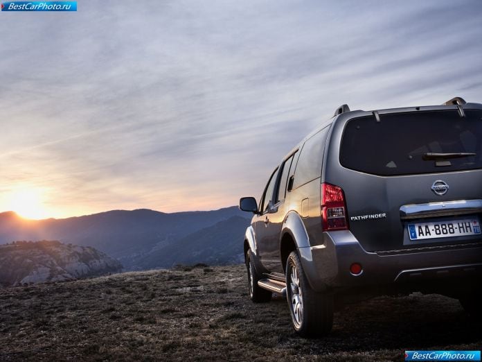 2010 Nissan Pathfinder - фотография 17 из 24
