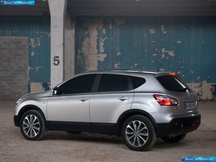 2010 Nissan Qashqai - фотография 32 из 51