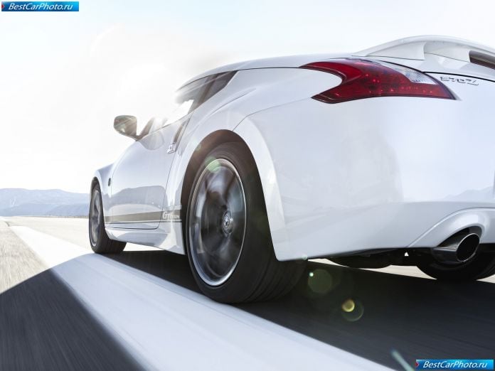2011 Nissan 370z Gt Edition - фотография 23 из 26