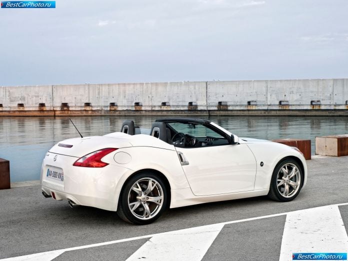 2011 Nissan 370z Roadster - фотография 10 из 16