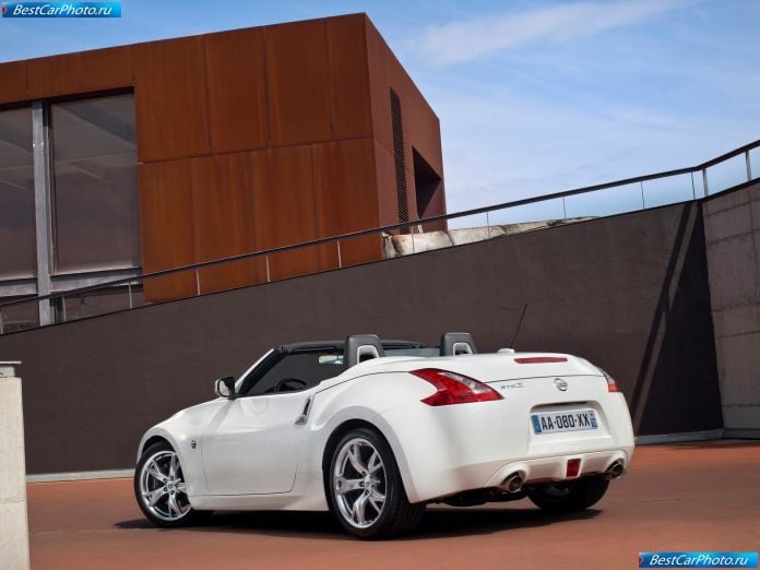 2011 Nissan 370z Roadster - фотография 11 из 16