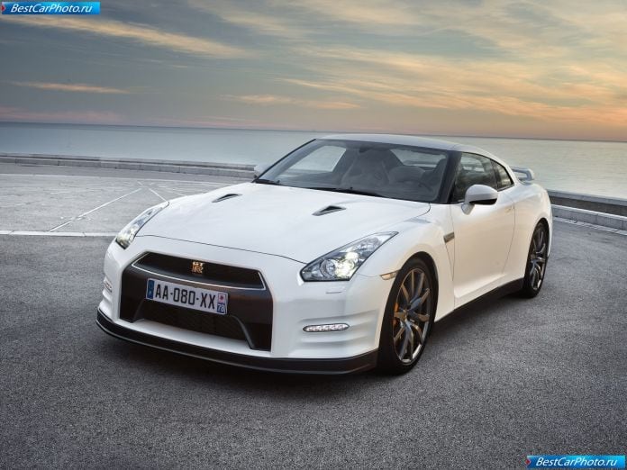 2011 Nissan Gt-r - фотография 1 из 131