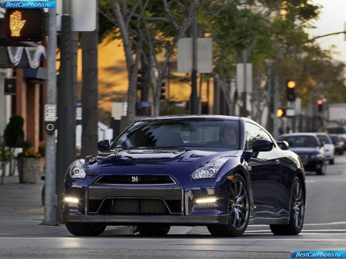 2011 Nissan Gt-r - фотография 9 из 131