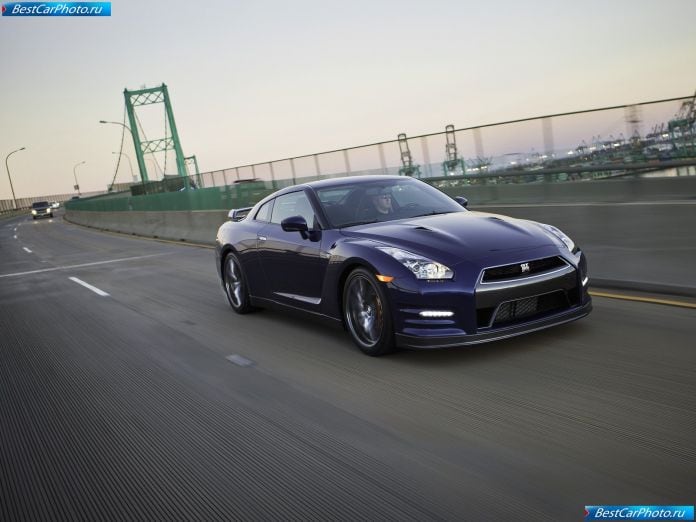2011 Nissan Gt-r - фотография 12 из 131