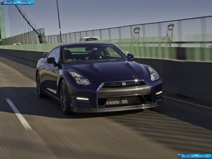 2011 Nissan Gt-r - фотография 14 из 131