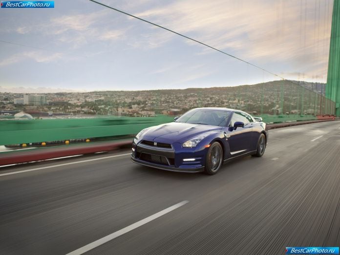 2011 Nissan Gt-r - фотография 15 из 131