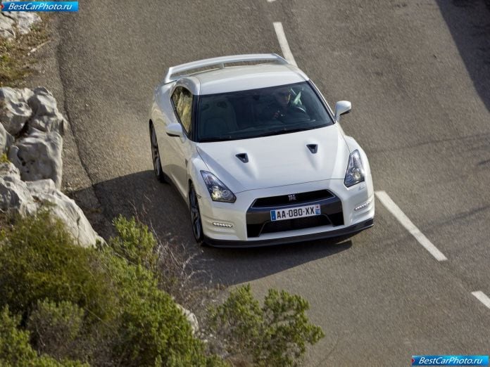 2011 Nissan Gt-r - фотография 17 из 131