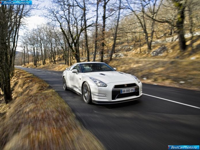 2011 Nissan Gt-r - фотография 19 из 131