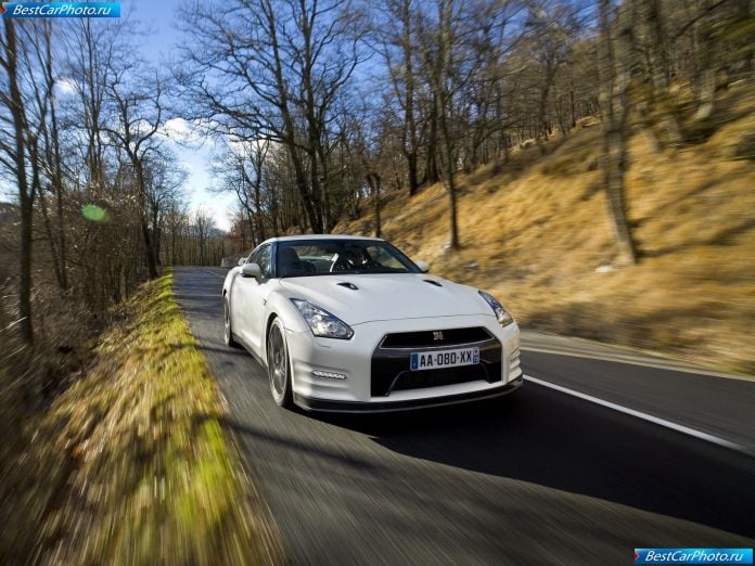 2011 Nissan Gt-r - фотография 20 из 131
