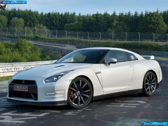 2011 Nissan Gt-r - фотография 22 из 131 2011 Nissan Gt-r - фотография 22 из 131