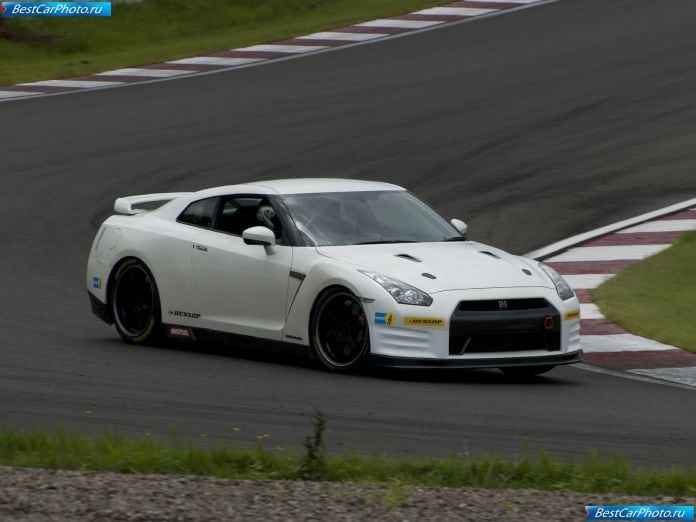 2011 Nissan Gt-r - фотография 23 из 131