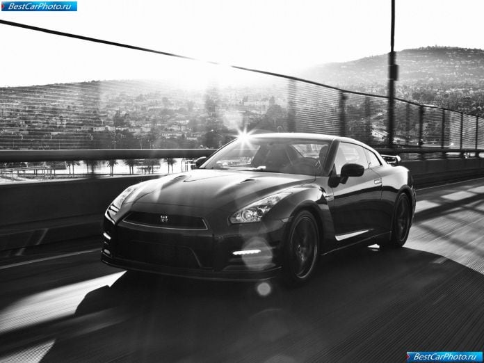 2011 Nissan Gt-r - фотография 24 из 131