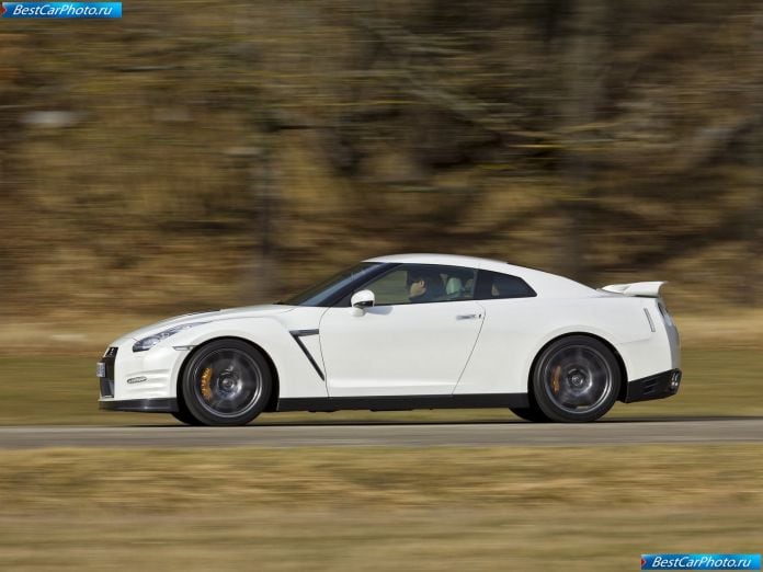 2011 Nissan Gt-r - фотография 29 из 131