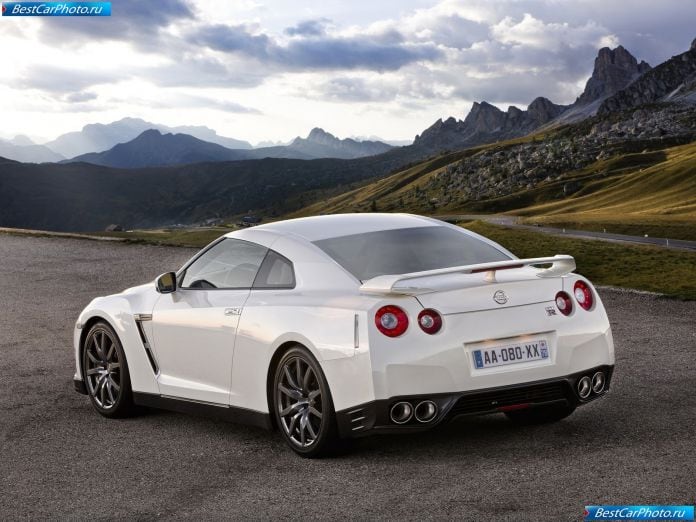 2011 Nissan Gt-r - фотография 34 из 131