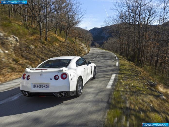 2011 Nissan Gt-r - фотография 39 из 131 2011 Nissan Gt-r - фотография 39 из 131