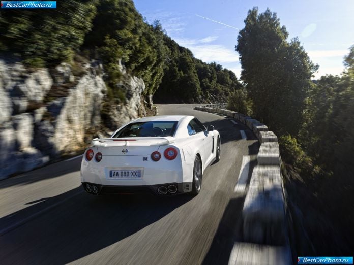 2011 Nissan Gt-r - фотография 40 из 131