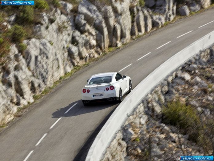 2011 Nissan Gt-r - фотография 41 из 131