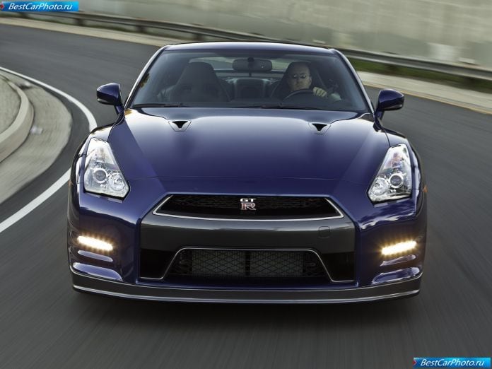 2011 Nissan Gt-r - фотография 43 из 131