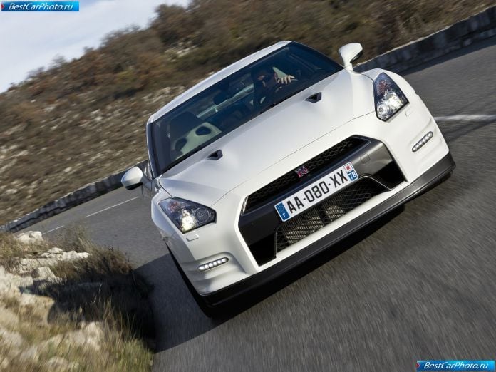 2011 Nissan Gt-r - фотография 44 из 131