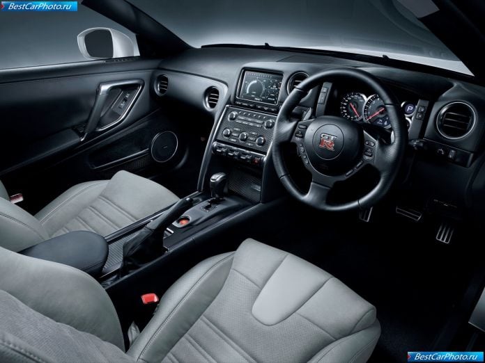 2011 Nissan Gt-r - фотография 65 из 131