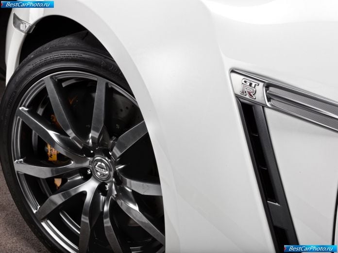 2011 Nissan Gt-r - фотография 103 из 131