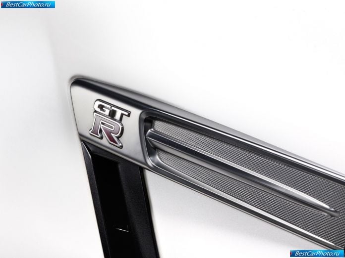 2011 Nissan Gt-r - фотография 112 из 131