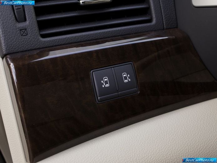 2011 Nissan Quest - фотография 18 из 31