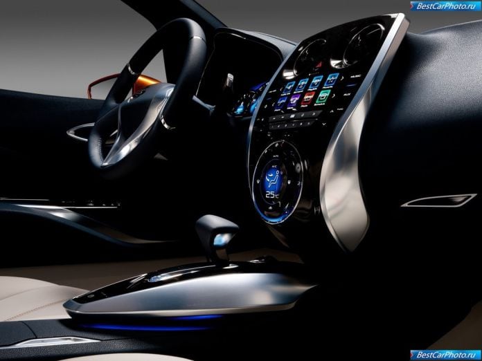 2012 Nissan Invitation Concept - фотография 28 из 34