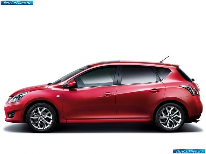 2012 Nissan Tiida - фотография 4 из 10 2012 Nissan Tiida - фотография 4 из 10